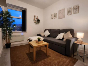 ApartHotel Flat 6 - 10 min to centre by Property Promise